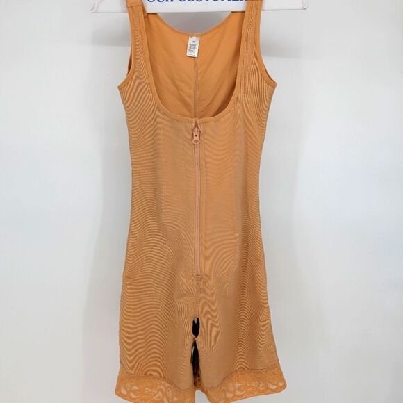 Tommy tuck body shaper - Picture 1 of 16